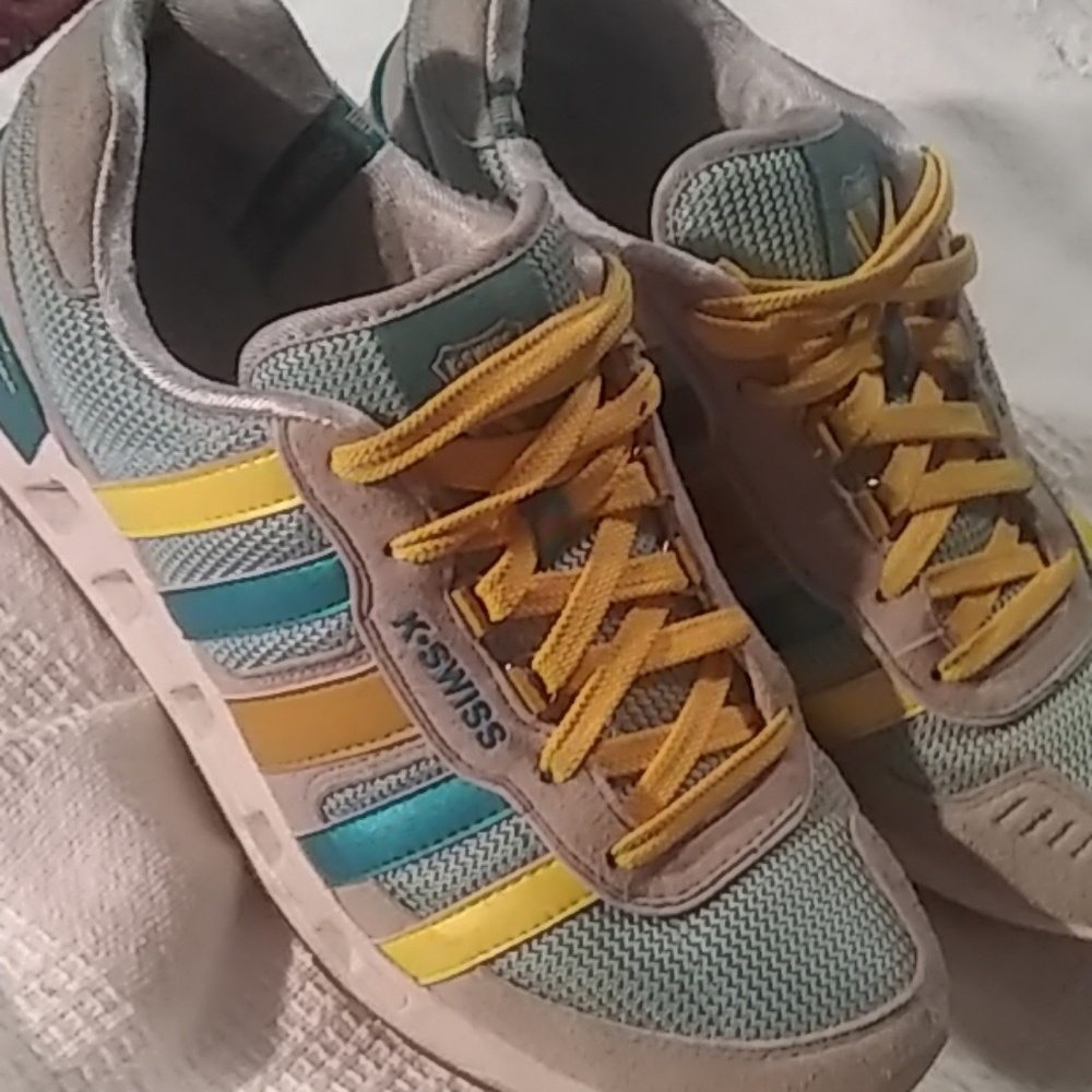 K-Swiss tennis shoes